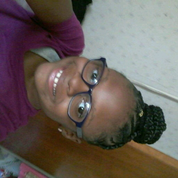 Meet your Posher, Dominique - Picture 1 of 1